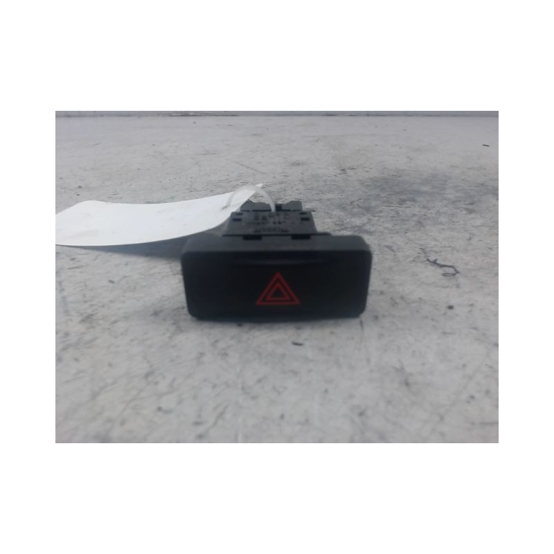 BOUTON DE WARNING NISSAN X-TRAIL