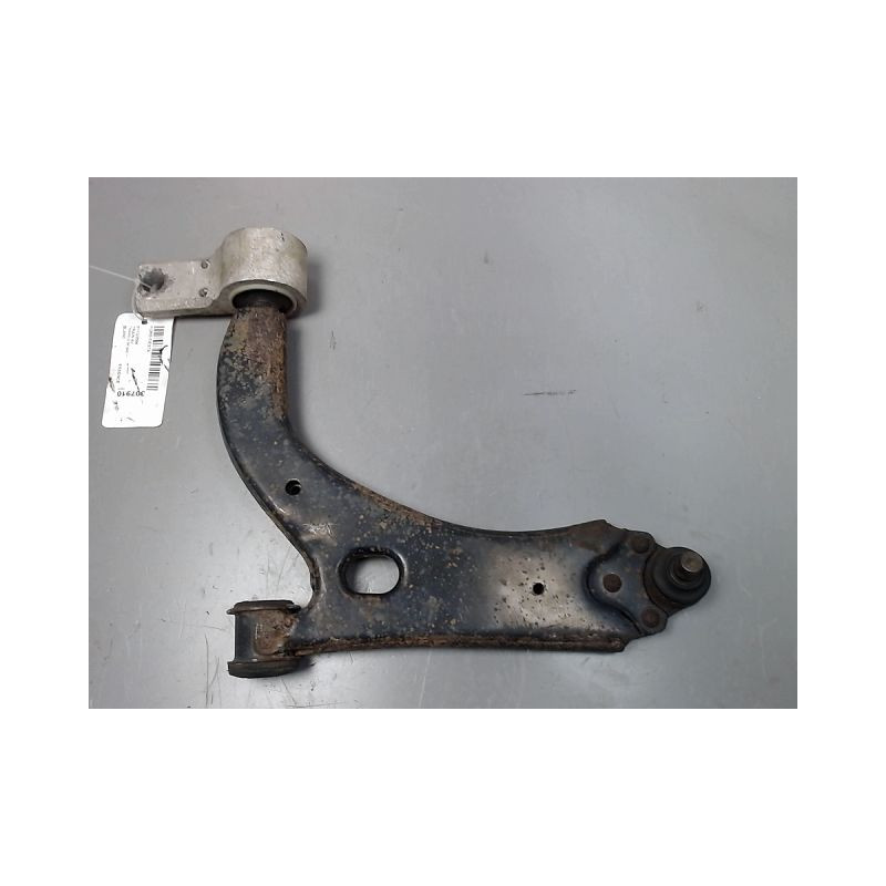 TRIANGLE INFERIEUR AVANT GAUCHE FORD FIESTA