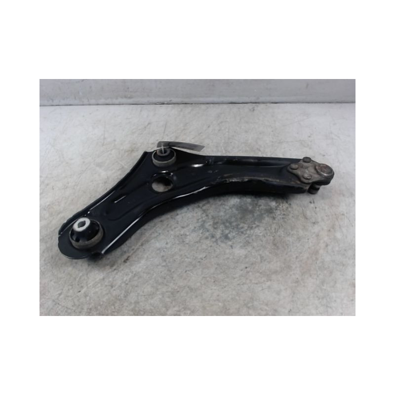 TRIANGLE INFERIEUR AVANT GAUCHE RENAULT MEGANE