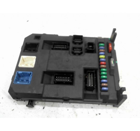 PLATINE FUSIBLE AV