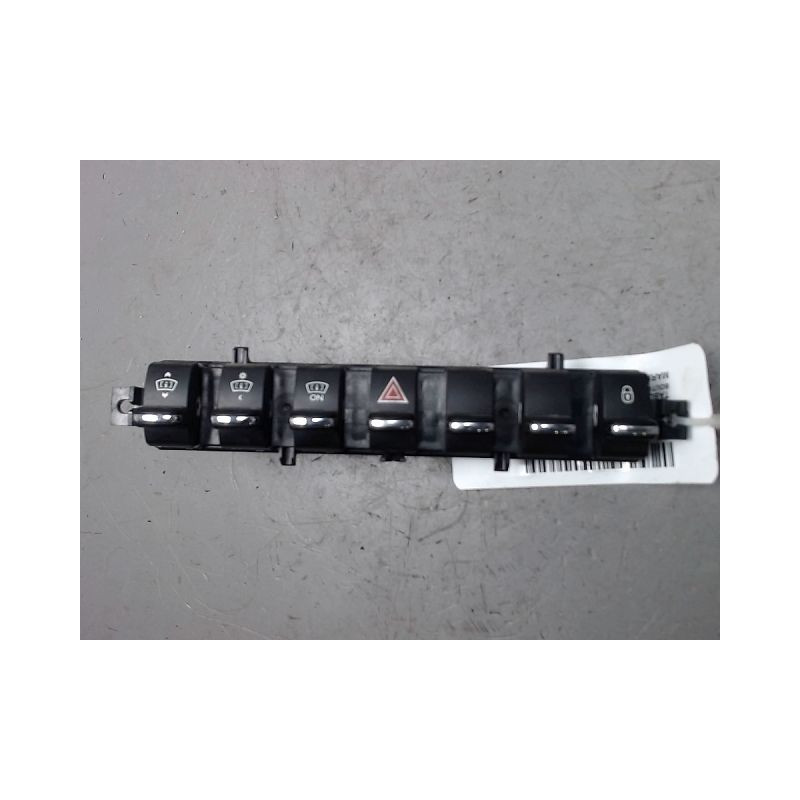 BOUTON DE WARNING PEUGEOT 3008 2009-