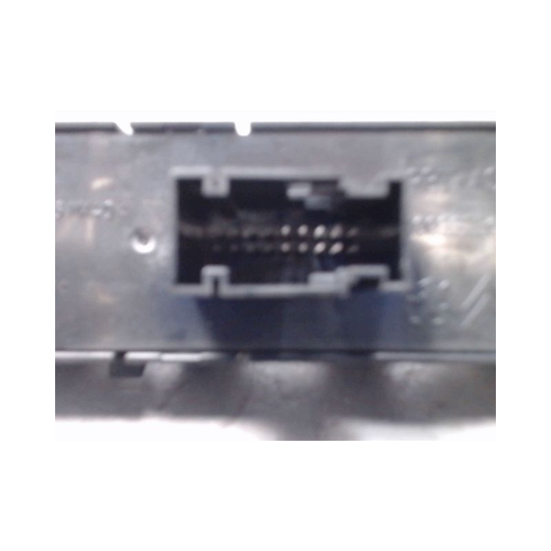 BOUTON DE WARNING PEUGEOT 3008 2009-