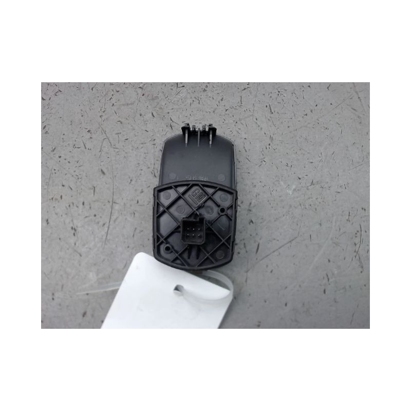 COMMANDE LEVE-GLACE PORTE AVD OPEL CORSA IV Phase 2 (D) 2011-2015