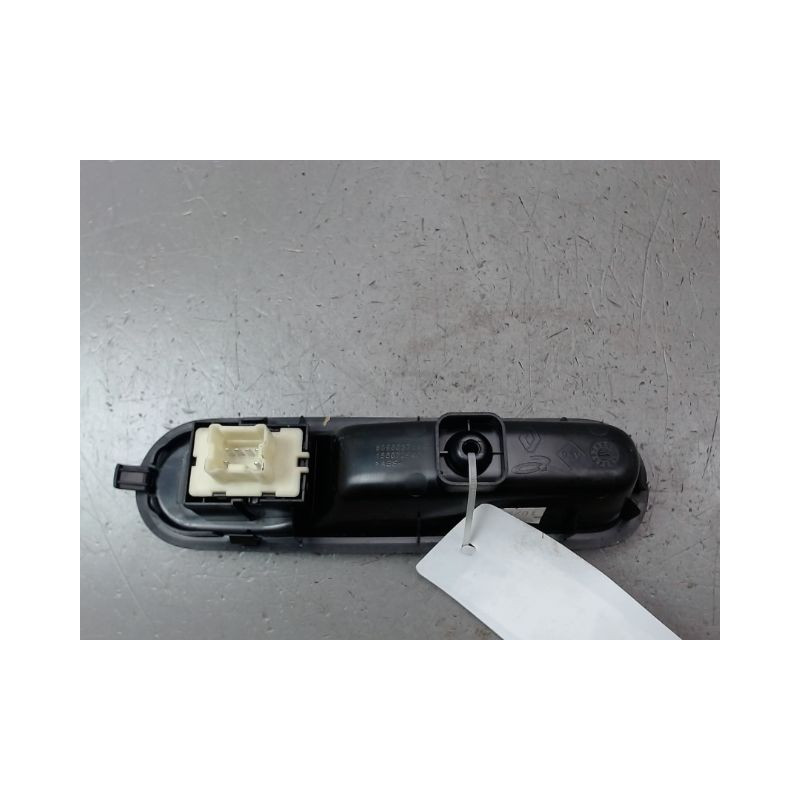 COMMANDE LEVE-GLACE PORTE AVD RENAULT TWINGO III 2014-...