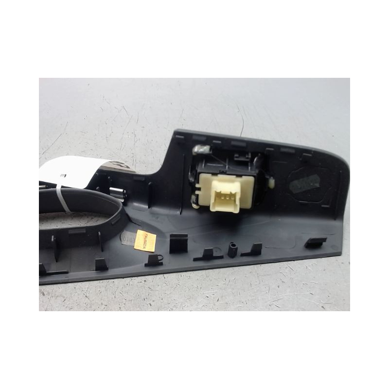 COMMANDE LEVE-GLACE PORTE AVD OPEL VIVARO C1 F2700 4P