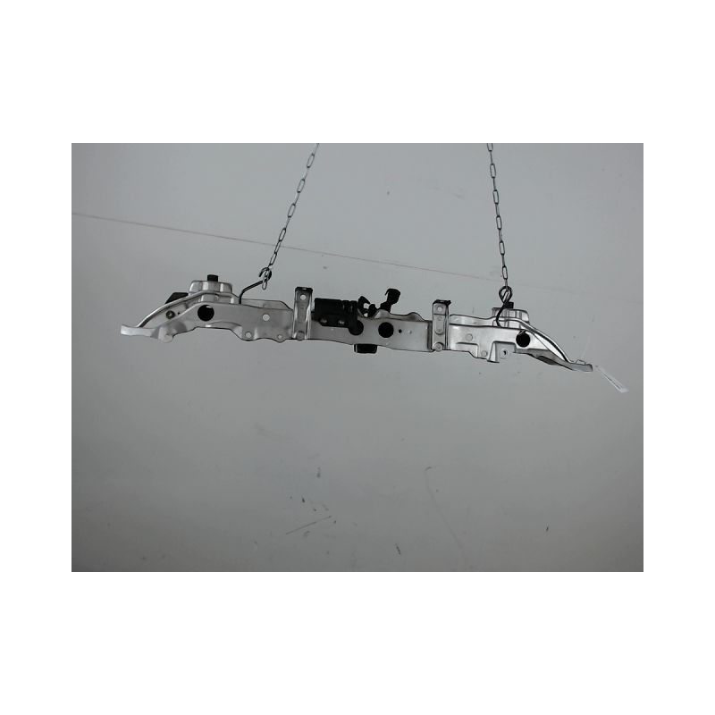TRAVERSE SUPERIEURE ARMATURE AVANT TOYOTA VERSO-S