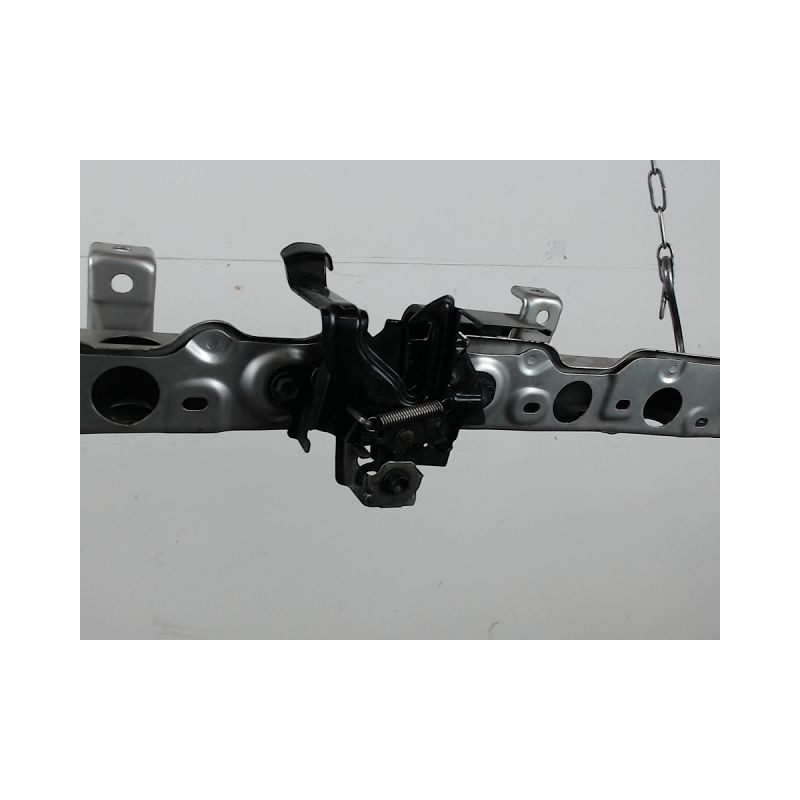 TRAVERSE SUPERIEURE ARMATURE AVANT TOYOTA VERSO-S
