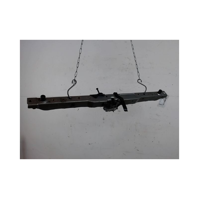 TRAVERSE SUPERIEURE ARMATURE AVANT TOYOTA RAV4 2006