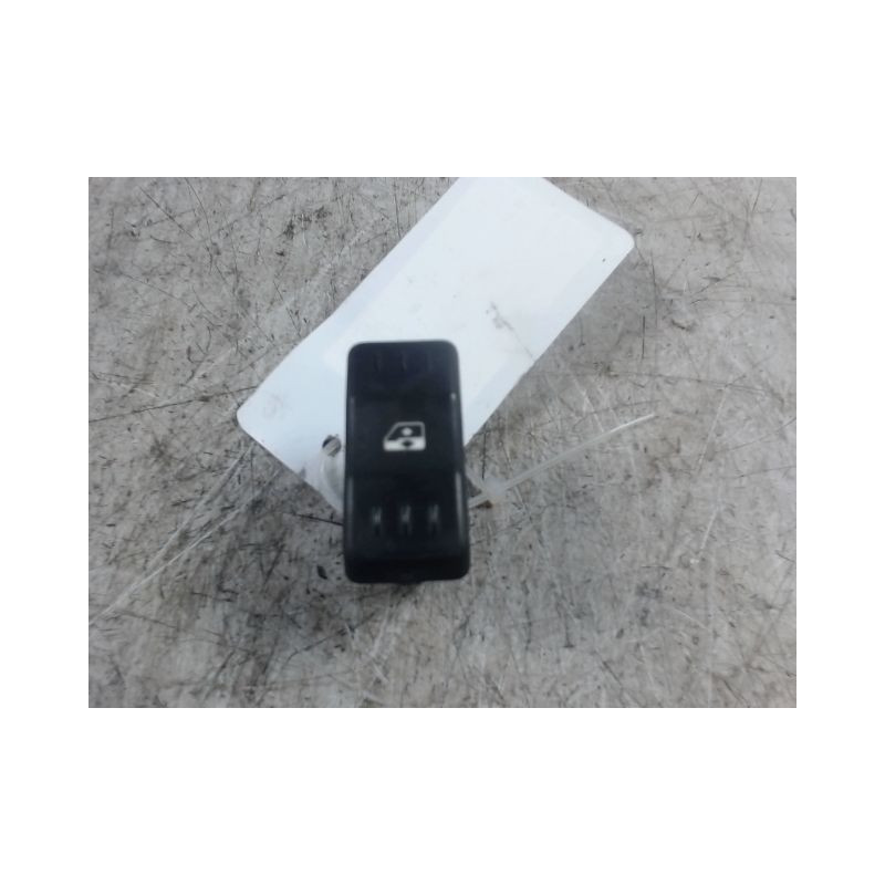 COMMANDE LEVE-GLACE PORTE AVD DACIA LOGAN 4 P 05-08