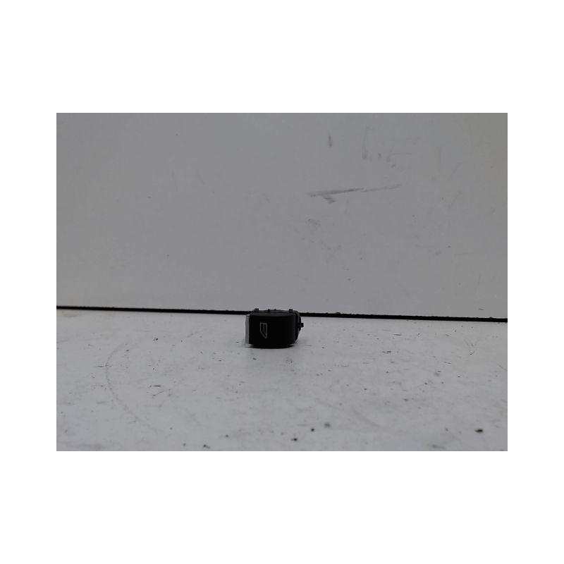 COMMANDE LEVE-GLACE PORTE AVD FORD FIESTA