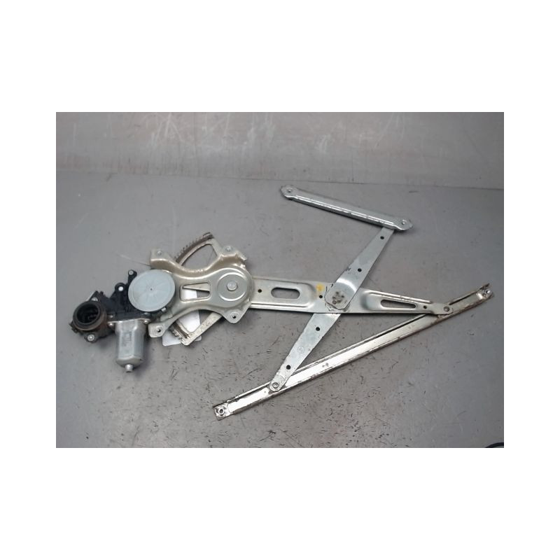 MECANISME+MOTEUR LEVE-GLACE AVANT GAUCHE TOYOTA RAV4 2006