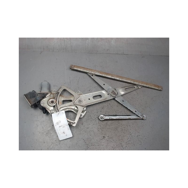 MECANISME+MOTEUR LEVE-GLACE AVANT GAUCHE TOYOTA RAV4 2006