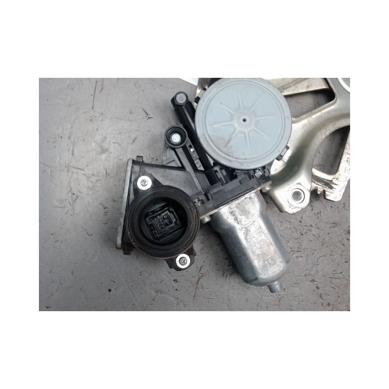 MECANISME+MOTEUR LEVE-GLACE AVANT GAUCHE TOYOTA RAV4 2006
