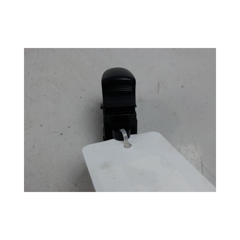 COMMANDE LEVE-GLACE PORTE ARD NISSAN JUKE