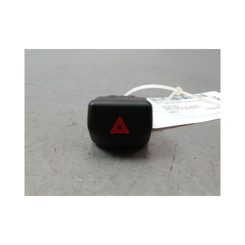 BOUTON DE WARNING NISSAN MICRA III Phase 2 2005-2007