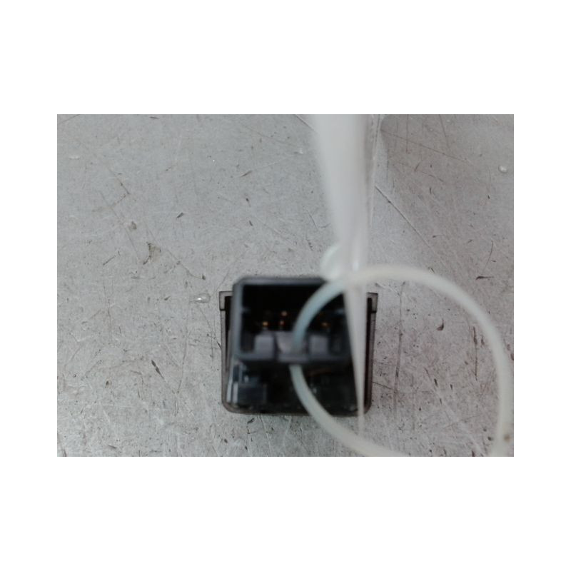 BOUTON DE WARNING NISSAN MICRA III Phase 2 2005-2007