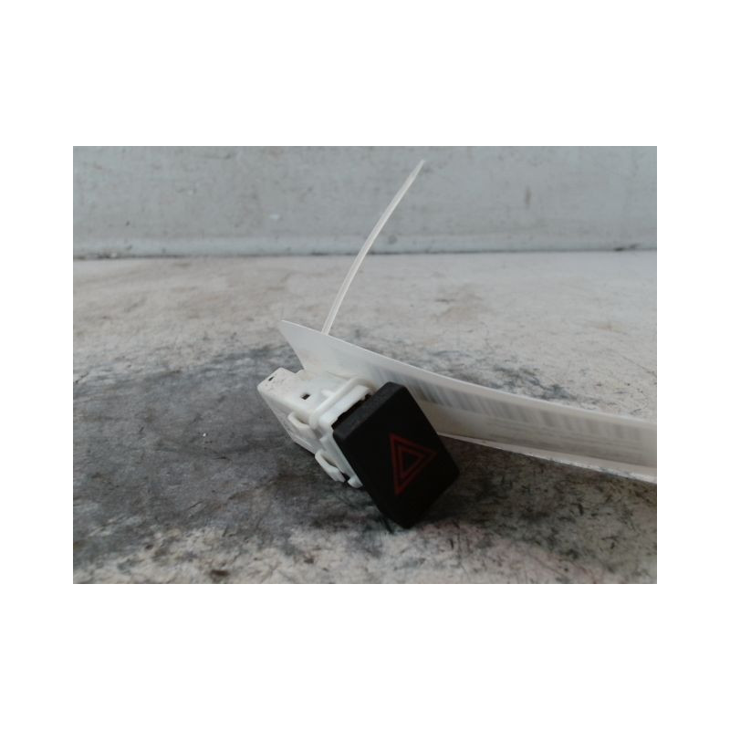 BOUTON DE WARNING NISSAN QHASQAI 2007-