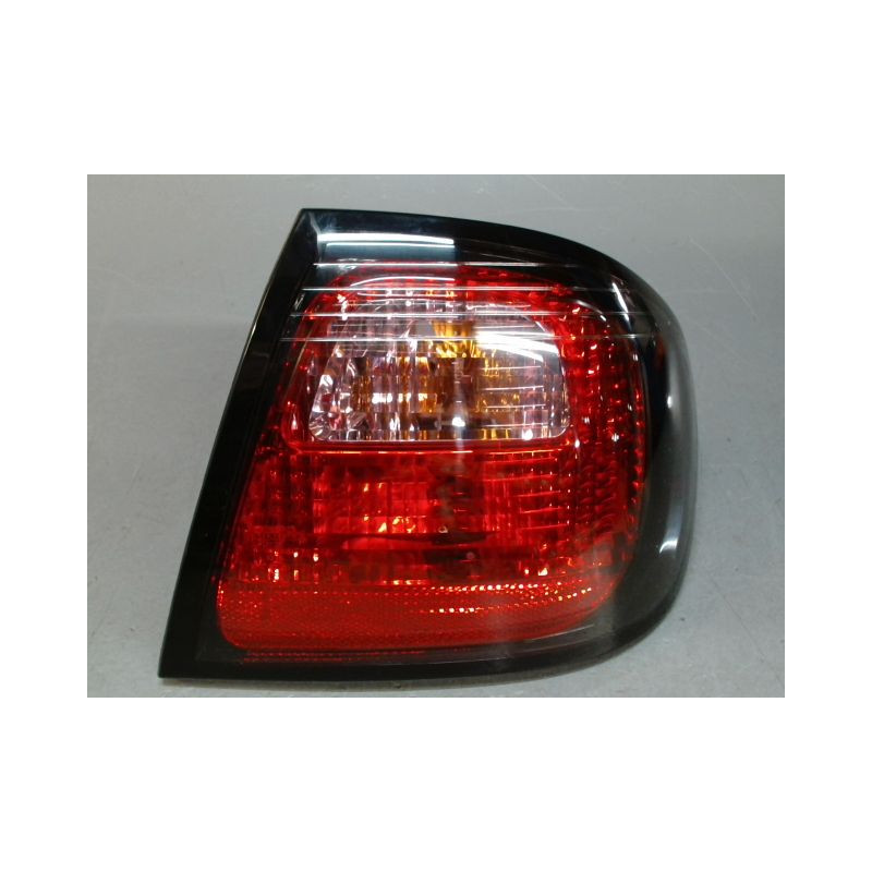 FEU ARRIERE DROIT NISSAN PRIMERA
