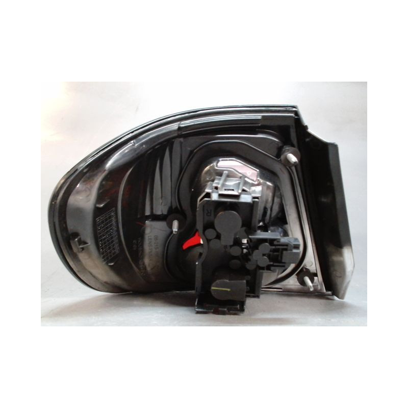 FEU ARRIERE DROIT NISSAN PRIMERA