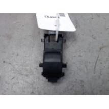 COMMANDE LEVE-GLACE PORTE AVD TOYOTA YARIS