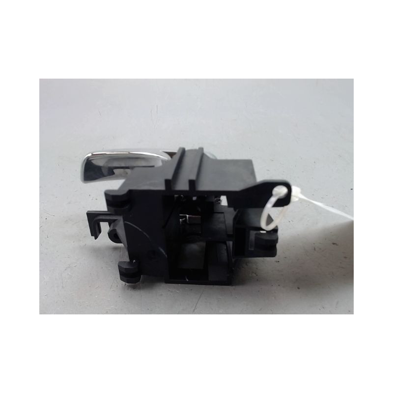 POIGNEE INTERIEURE PORTE ARRIERE DROIT NISSAN NAVARA DOUBLE CABINE