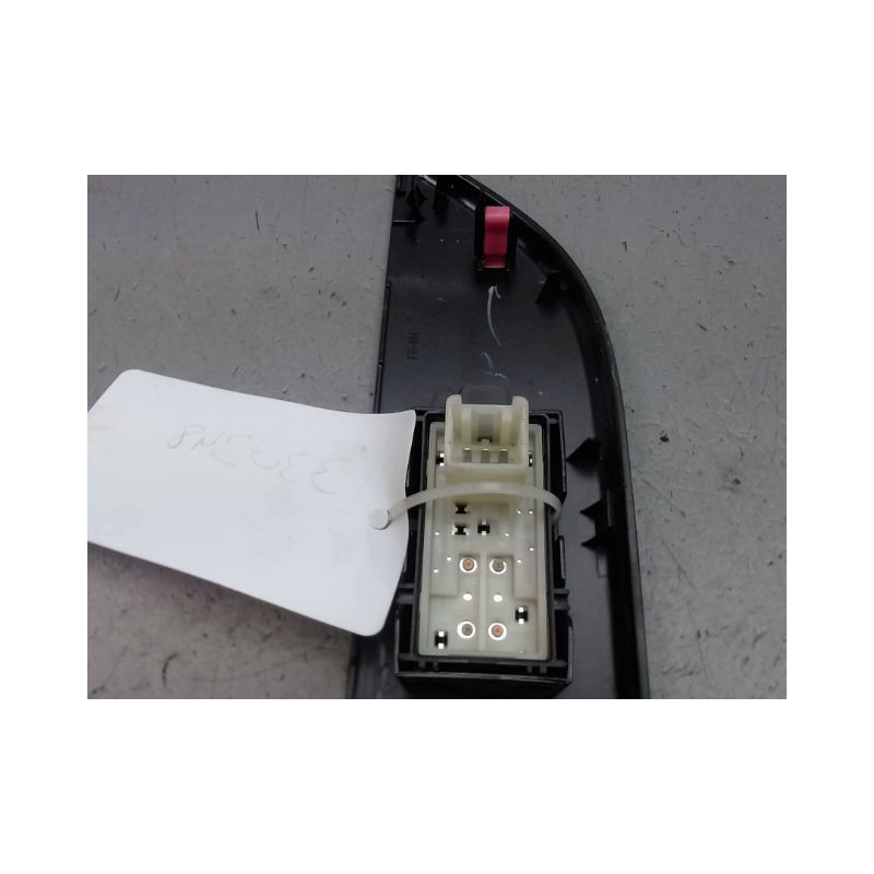 COMMANDE LEVE-GLACE PORTE AVD TOYOTA HILUX SIMPLE CABINE