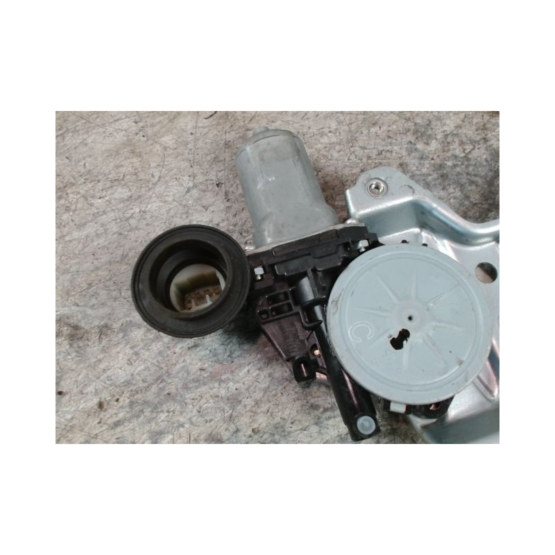 MECANISME+MOTEUR LEVE-GLACE AVANT DROIT SUZUKI SWIFT