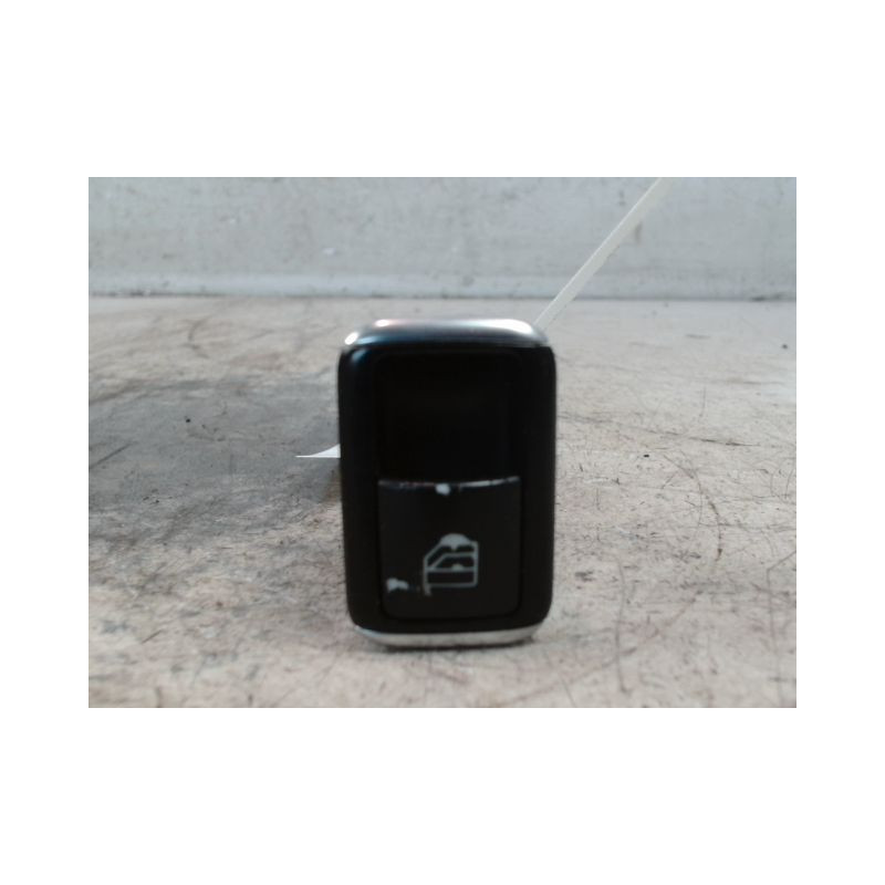 COMMANDE LEVE-GLACE PORTE AVD MERCEDES CLA