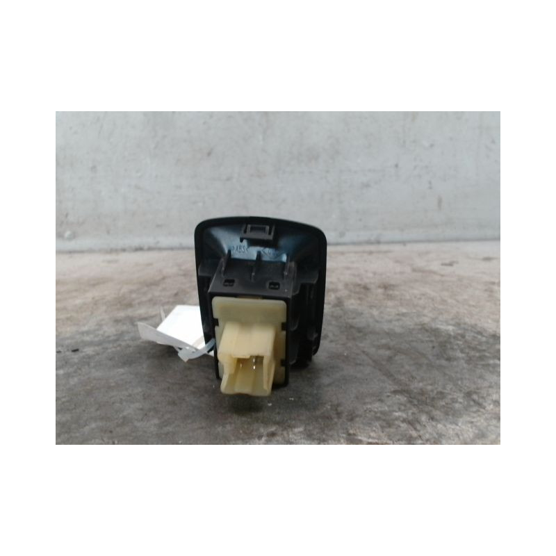 COMMANDE LEVE-GLACE PORTE AVD DACIA LODGY
