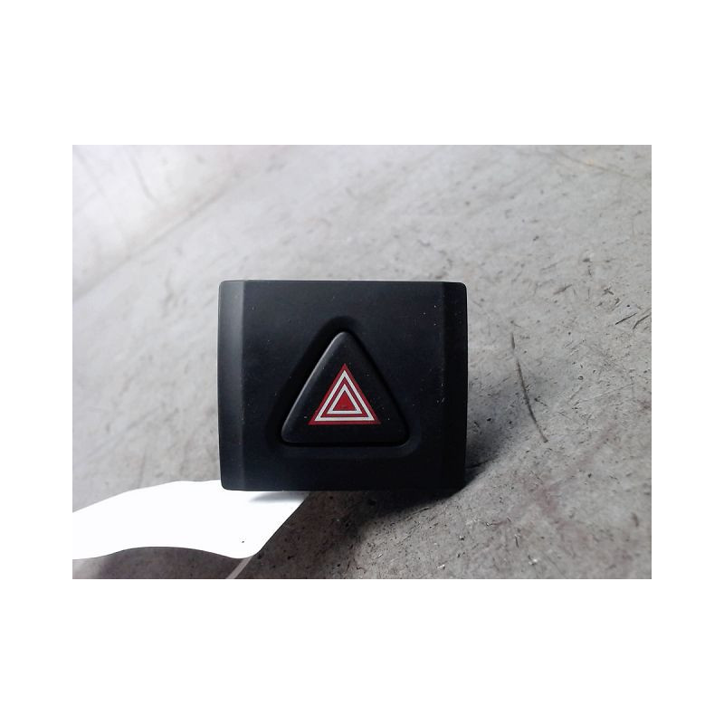BOUTON DE WARNING HYUNDAI KONA