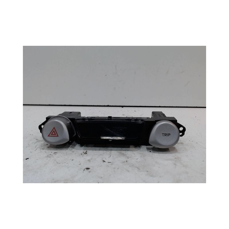 BOUTON DE WARNING HYUNDAI I20