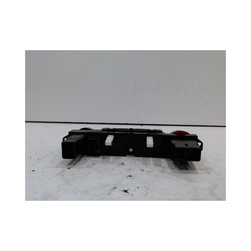 BOUTON DE WARNING HYUNDAI I20