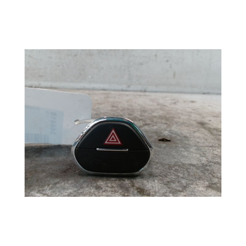 BOUTON DE WARNING OPEL CORSA 2010-