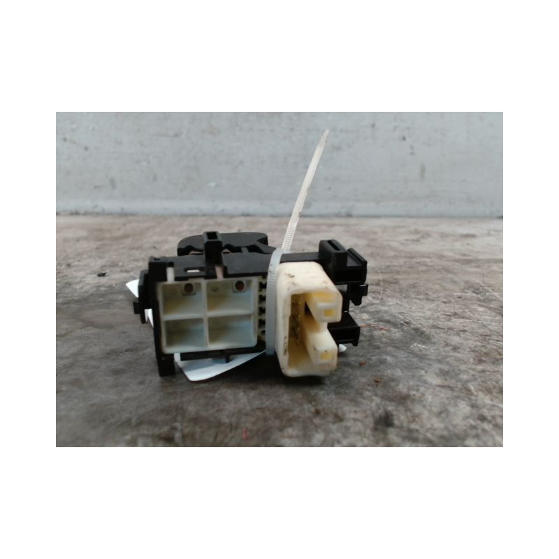 COMMANDE LEVE-GLACE PORTE AVD TOYOTA YARIS II 2010-