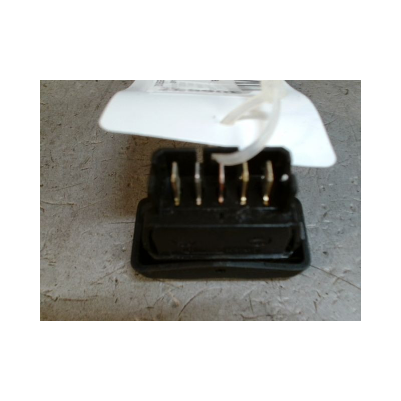 COMMANDE LEVE-GLACE PORTE AVG DACIA LOGAN 4 P 05-08