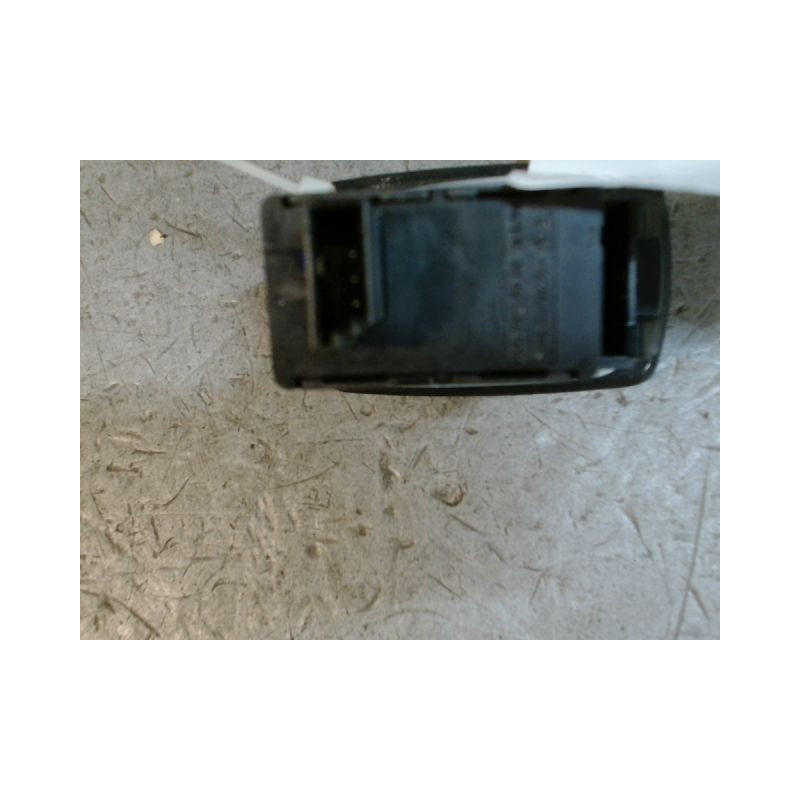 COMMANDE LEVE-GLACE PORTE ARG B.M.W. SERIE 1