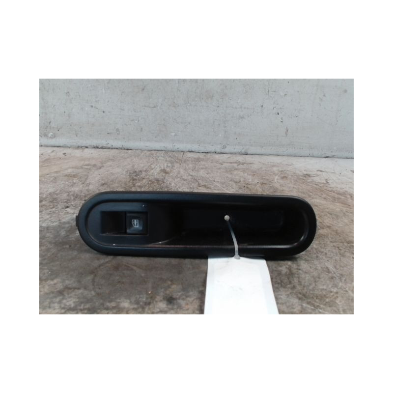 COMMANDE LEVE-GLACE PORTE AVD RENAULT TWINGO