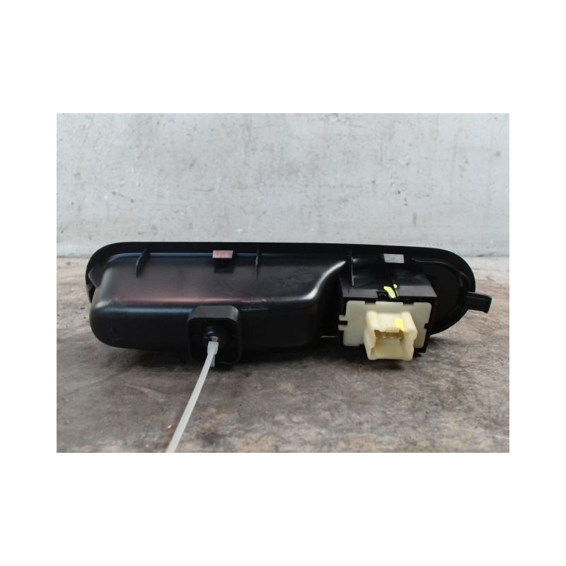 COMMANDE LEVE-GLACE PORTE AVD RENAULT TWINGO