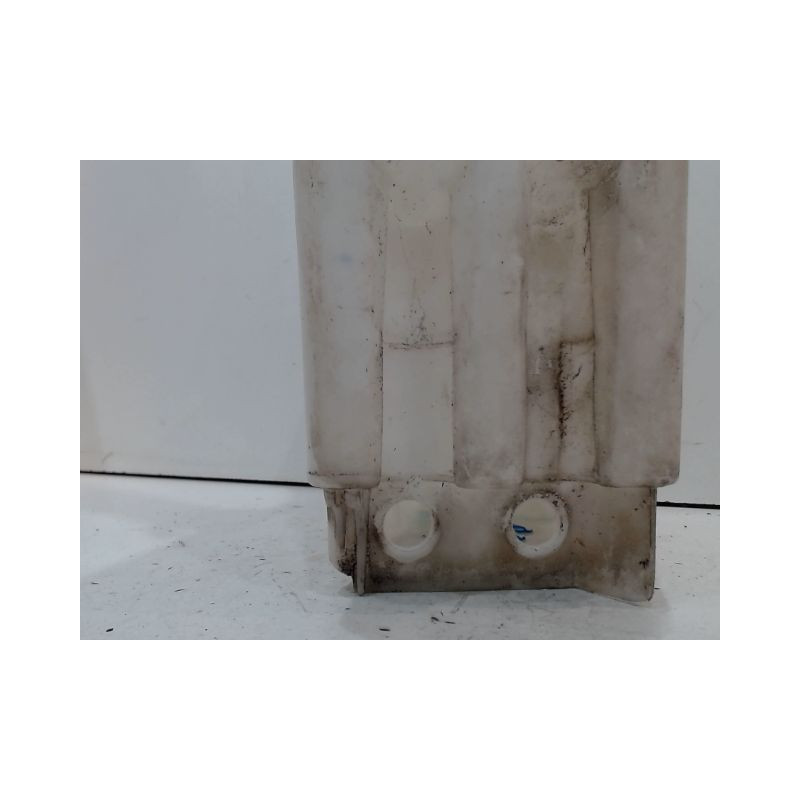 RESERVOIR LAVE-GLACE AVANT TOYOTA AVENSIS