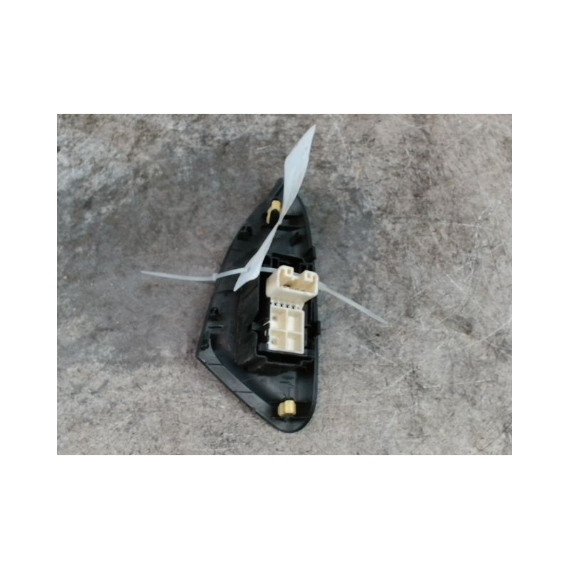 COMMANDE LEVE-GLACE PORTE AVD PEUGEOT 108