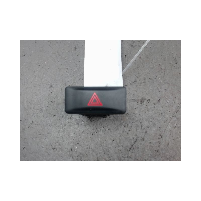 BOUTON DE WARNING NISSAN X-TRAIL