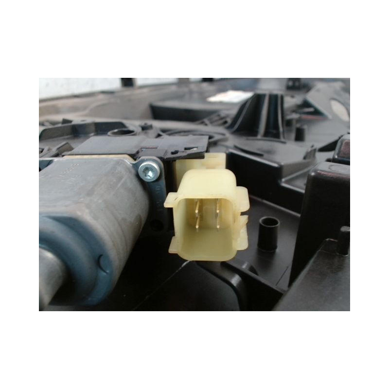 MECANISME+MOTEUR LEVE-GLACE AVANT GAUCHE FORD FIESTA 2010-