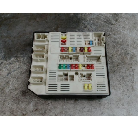 PLATINE FUSIBLE AV