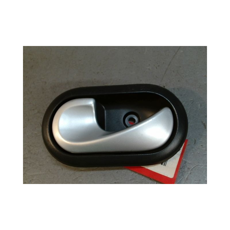 POIGNEE INTERIEURE PORTE ARRIERE GAUCHE DACIA SANDERO 2  DIESEL