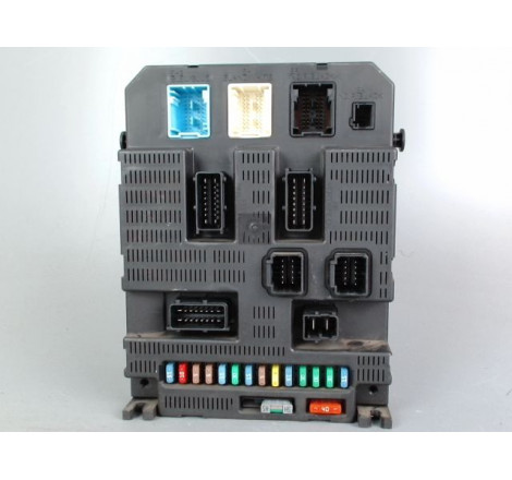 PLATINE FUSIBLE AV