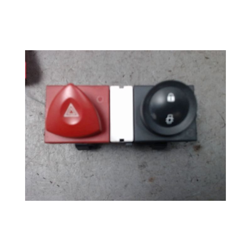 BOUTON DE WARNING RENAULT MEGANE 2 PHASE 2 COUPE DIESEL