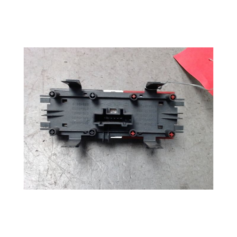 BOUTON DE WARNING RENAULT MEGANE 2 PHASE 2 COUPE DIESEL