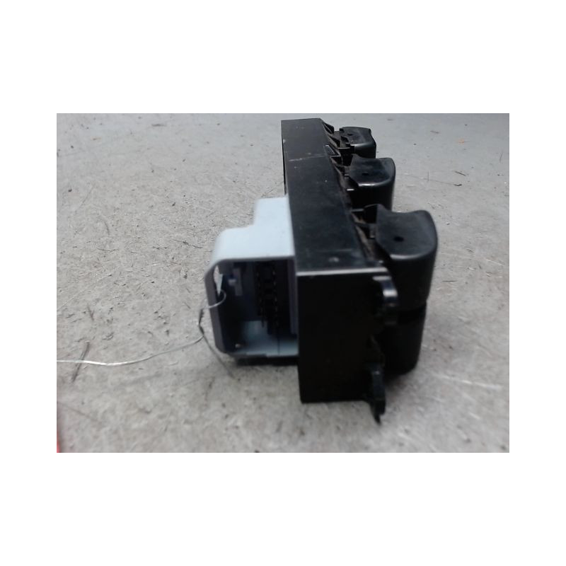 COMMANDE LEVE-GLACE PORTE AVG TOYOTA PRIUS 2  ESSENCE/HY