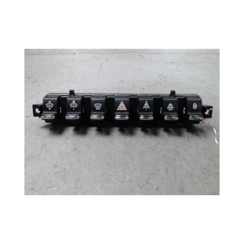 BOUTON DE WARNING PEUGEOT 3008