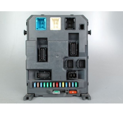 PLATINE FUSIBLE AV
